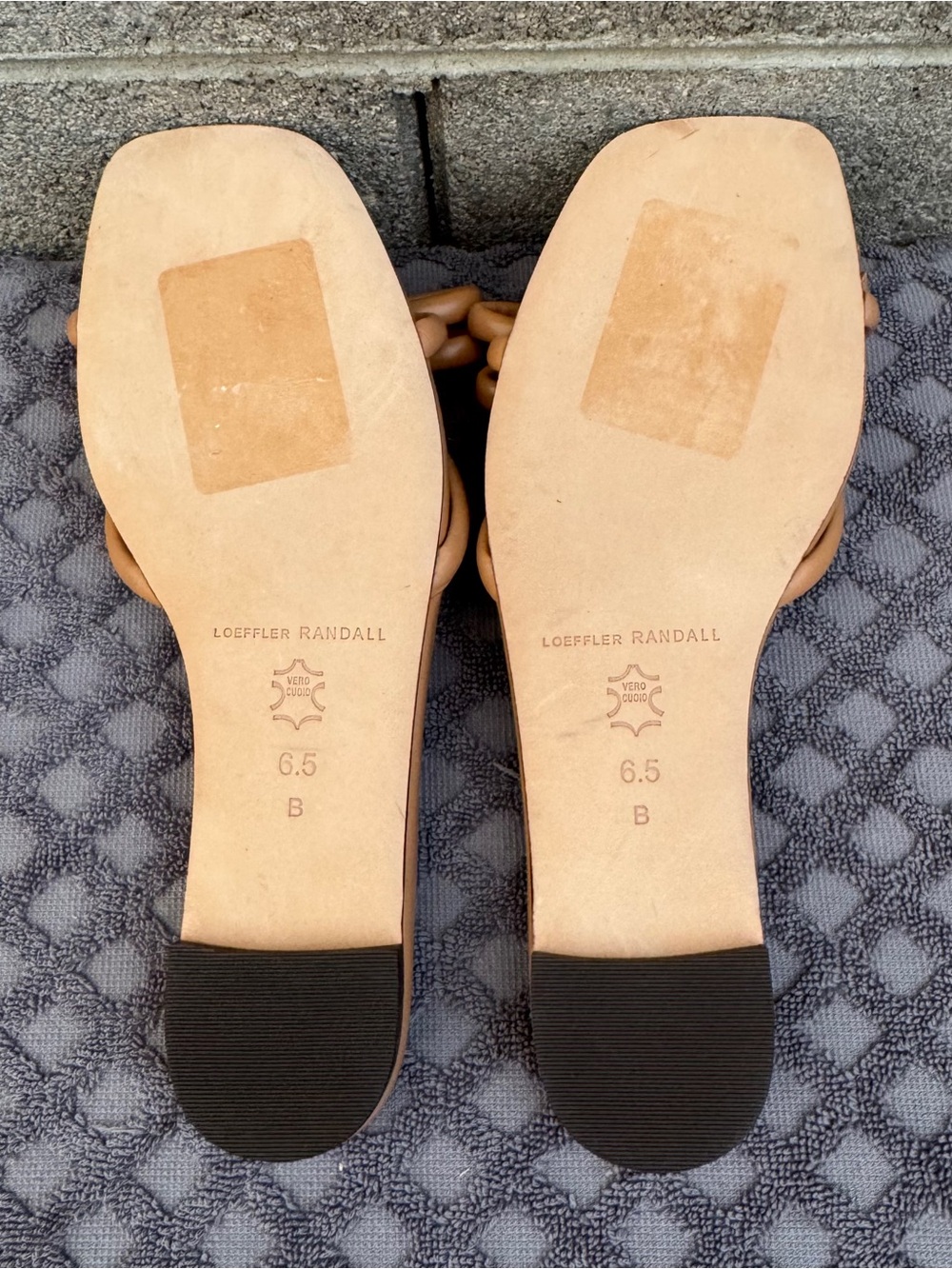 Loeffler Randall Hadley Leather Bow Flat Sandals Dune Size 6.5 B - Picture 7 of 7